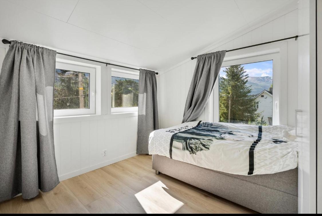 Et Fint Og Stort Enebolig Sentralt I Voss! Villa Eksteriør bilde