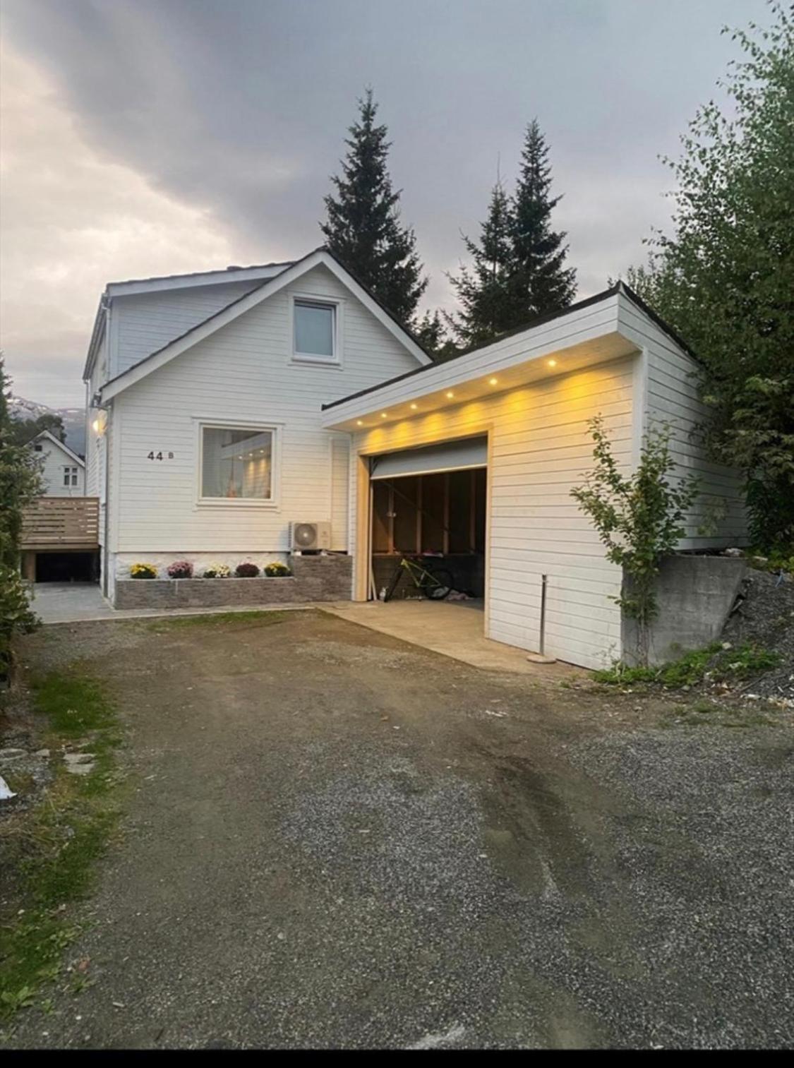 Et Fint Og Stort Enebolig Sentralt I Voss! Villa Eksteriør bilde